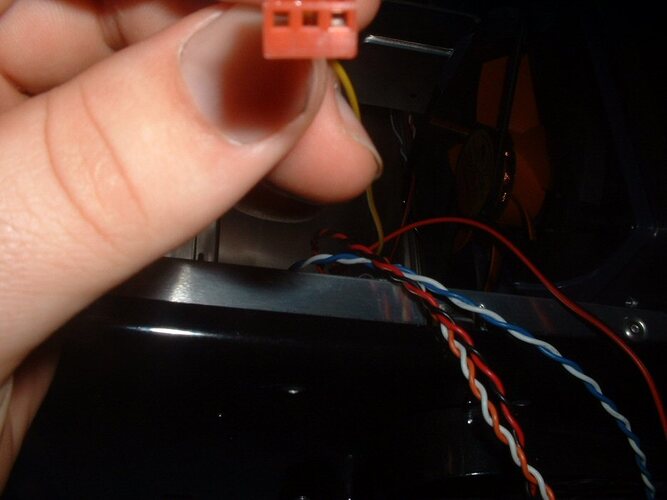 UnknownWireFromFrontFan.JPG